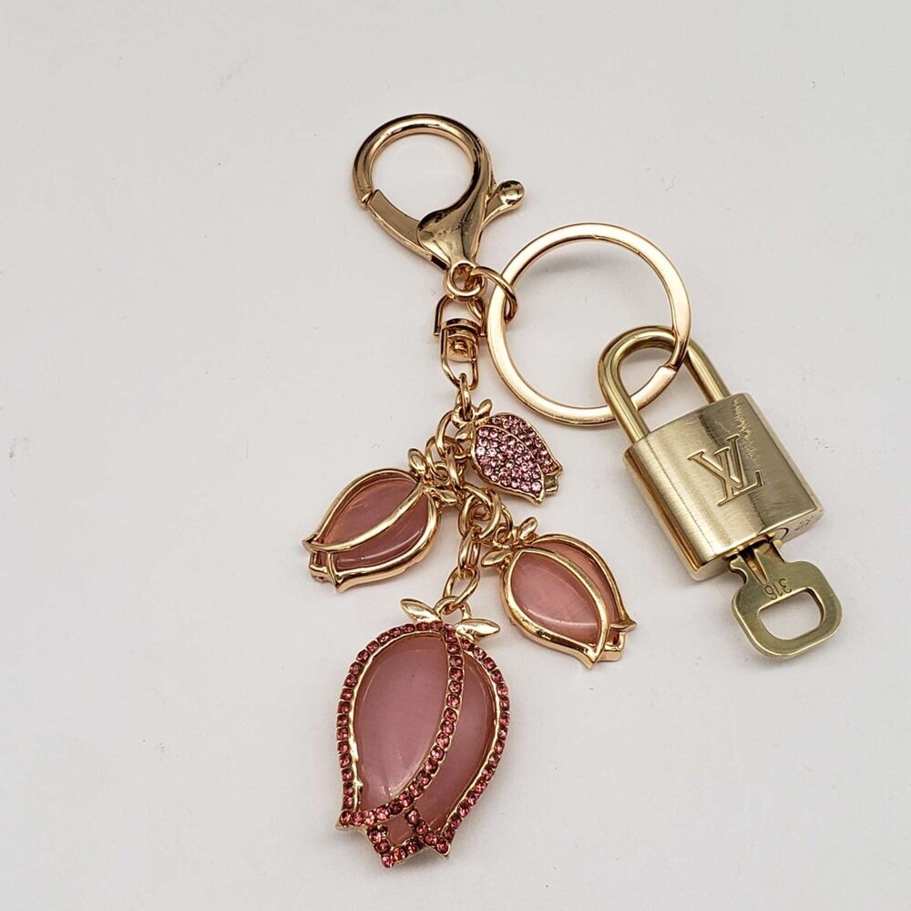 LV Gold Padlock Authentic 🔑 Luxury Bag Charm w/ Unbranded Flower Keychain - Picture 6 of 7